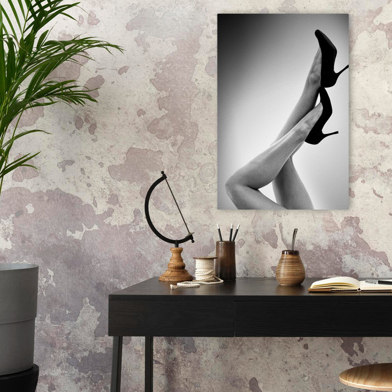 Fashion Red 3 - Photographie figurative fantaisie, chaussures d'art, H 24 po x l 16 po