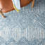 Tapis bleu / ivoire en laine touffeté à la main Leopoldo-968285585
