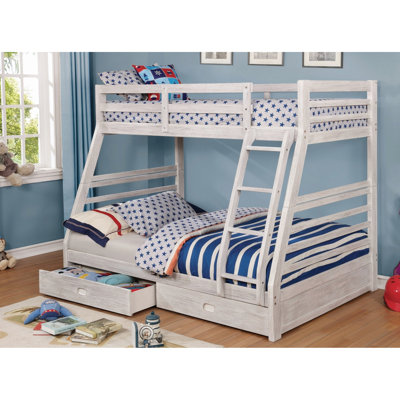 Lit superposé simple au-dessus d'un lit double de style transitionnel avec deux grands tiroirs et une construction en bois massif d'aspect blanc délavé, structure à rails sécuritaires pour utilisation avec placage de rangement, apparence, serrure
