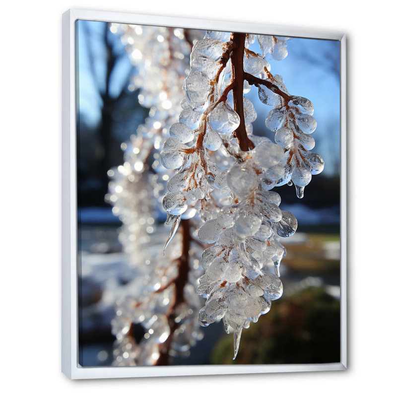 «Icy Tree in Winter II», reproduction sur toile, H 20 po x l 12 po x P 1 po, Cadre flottant blanc