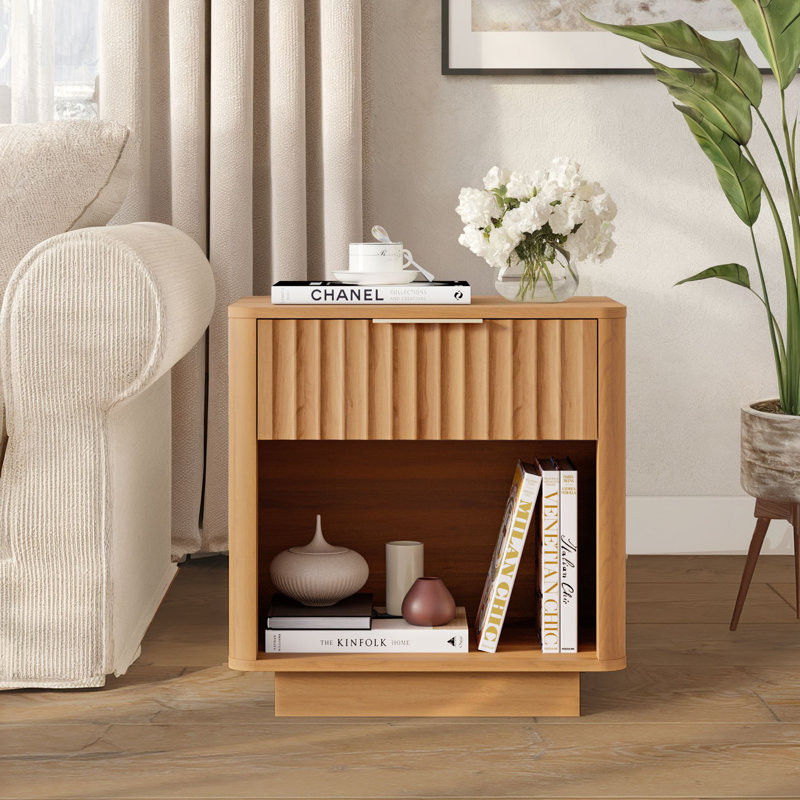 Table de chevet en bois cannelée l 21,6 po
