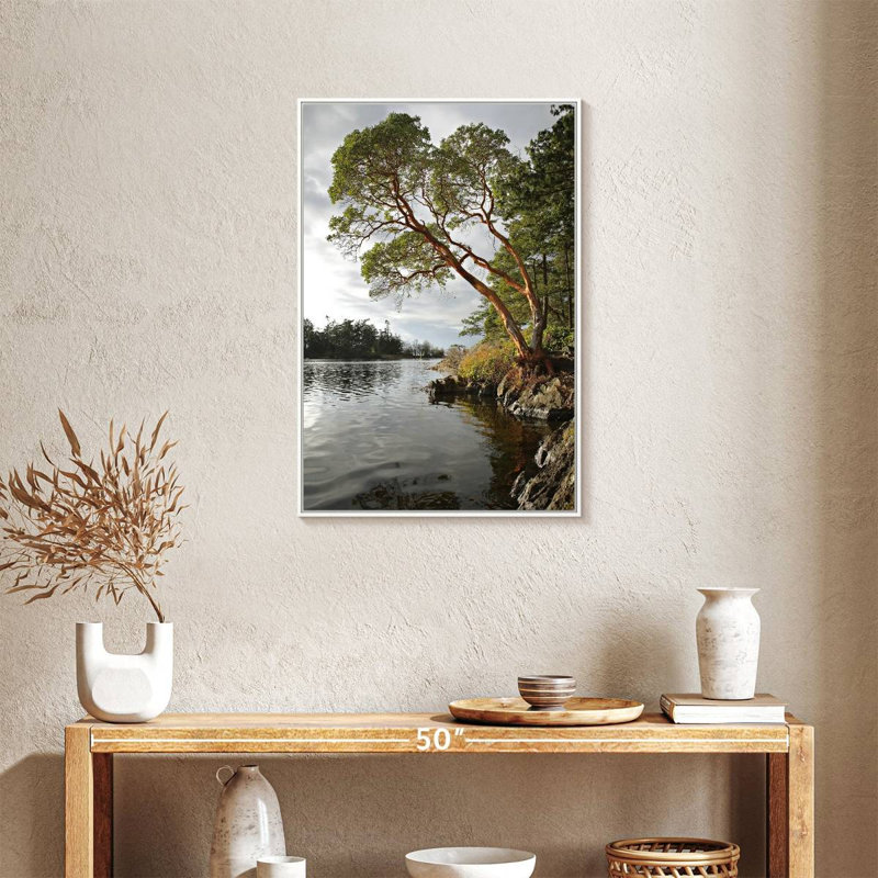Arbousier au bord de l'eau, Cadre flottant blanc, 21 po x 31 po