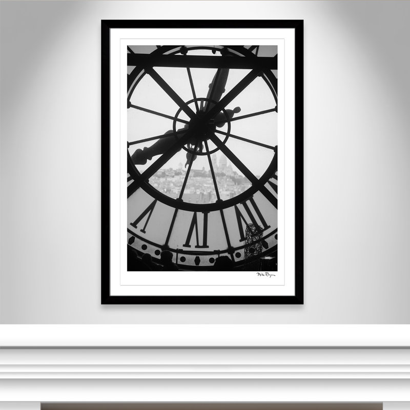 «Museum Dorset - Paris Print» par Mike Ragan, H 49 po x l 35 po x P 1,25 po, Papier avec cadre simple noir, Blanc / Blanc