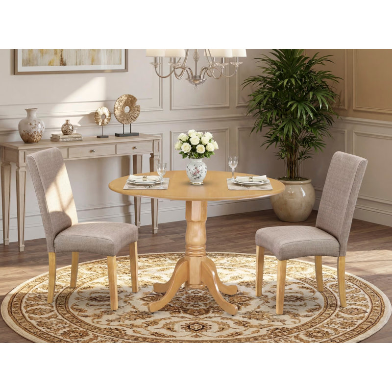 L'ensemble de meubles de salle à manger 3 pièces comprend une table de salle à manger ronde avec Dropleaf et 2 chaises parsons en tissu kaki foncé, chêne