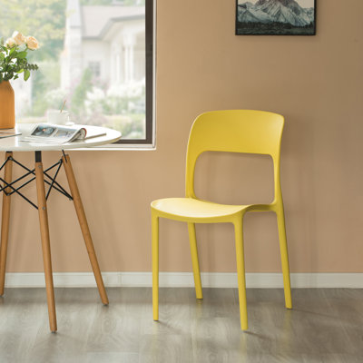 Modern Outdoor Plastic Dining Chair with Open Curved Back