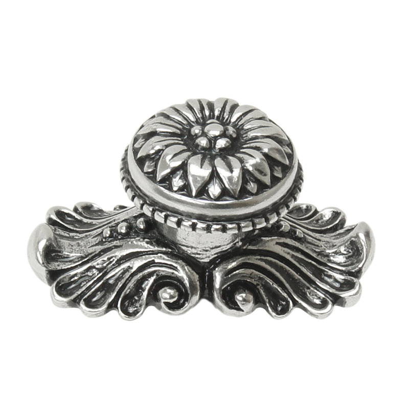 Grand bouton en acanthe avec pied évasé de style rosette avec contre-plaque moyenne en platine, Argent argent