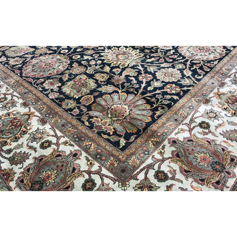 Tapis noir et ivoire de haute qualité noué à la main