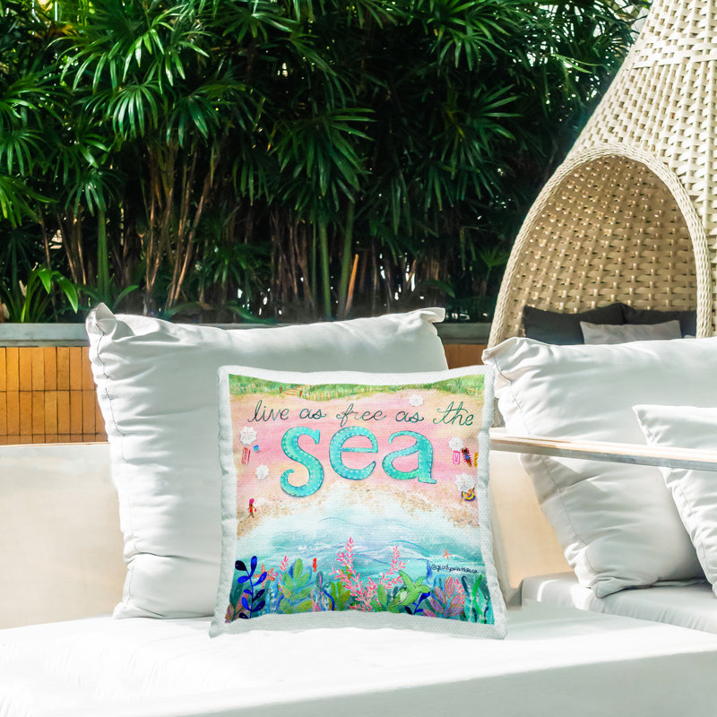 Conception de coussin d'extérieur imprimé «Live Free As The Sea» par Glad You Here Co.