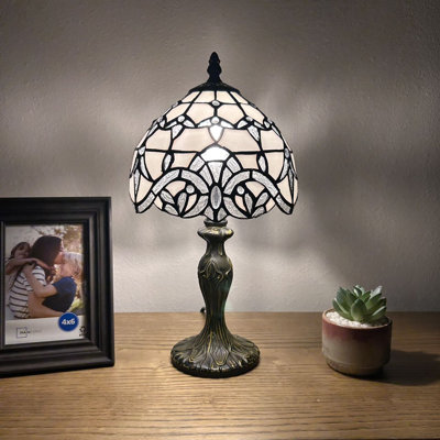 Mini lampe de table Bloomsbury Tiffany en verre teinté de style baroque lavande avec ampoule à DEL incluse l 8 po x P 8 po x H 15 po