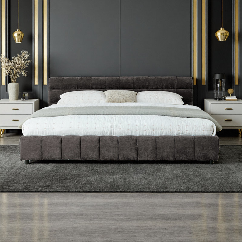 Très grand lit plateforme tapissier gris foncé VARELON avec tiroirs de rangement et tête de lit en chenille moelleuse - 90,5 po x 80,5 po