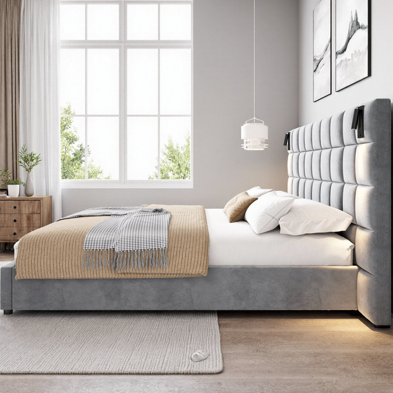 Cadre de lit plateforme rembourré Kelpforest King Size avec applique murale et port USB, large tête de lit en velours, 12 lattes en bois massif, sommier non requis, lit moderne avec station de recharge