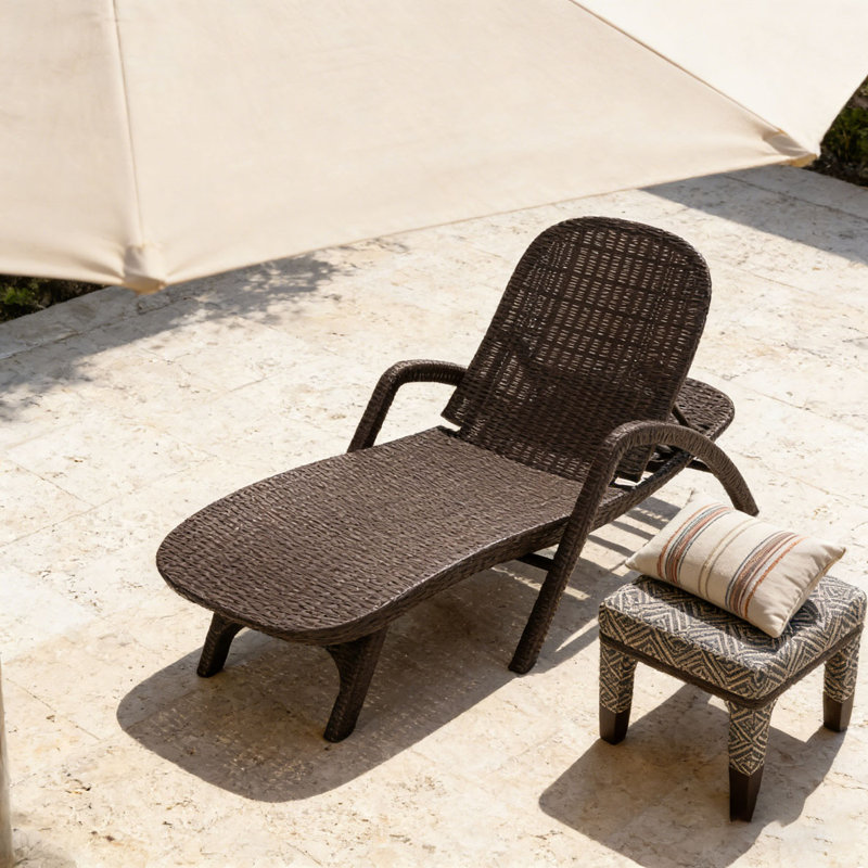 CHAISE LOUNGE