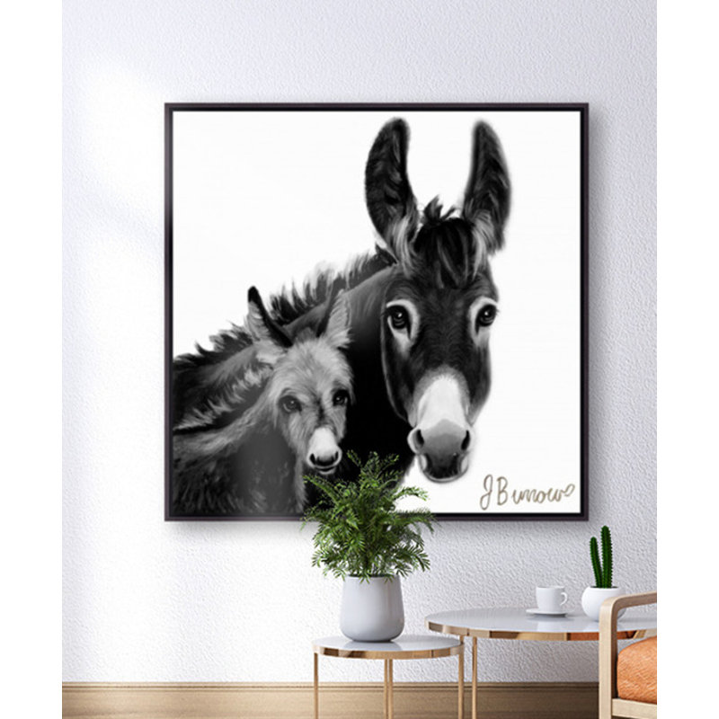 «Donkey Family» par l'artiste locale Janet Burrows, H 27 po x l 27 po, Noir et blanc, Cadre doré