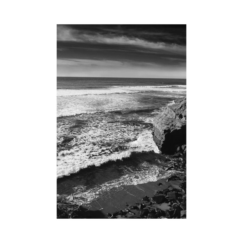Reproduction de photo sur toile, "Monochromes Sunset Cliff" par Bethany Young, H 40 po x l 26 po x P 1,5 po