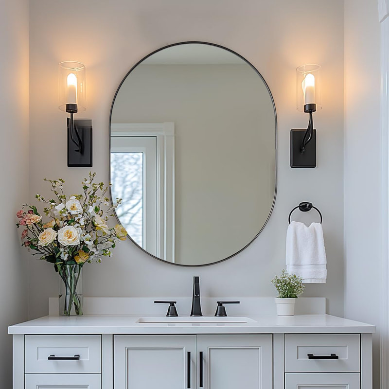 Miroir de salle de bain Kaitlee Cadre en acier inoxydable, 32 po x 24 po, Noir mat, Pilule