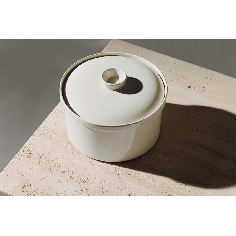Teema Pot with Lid, 9.41" W, White