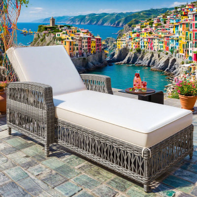 Chaise d'extérieur inclinable en osier d'extérieur avec accoudoirs, coussins réglables et amovibles