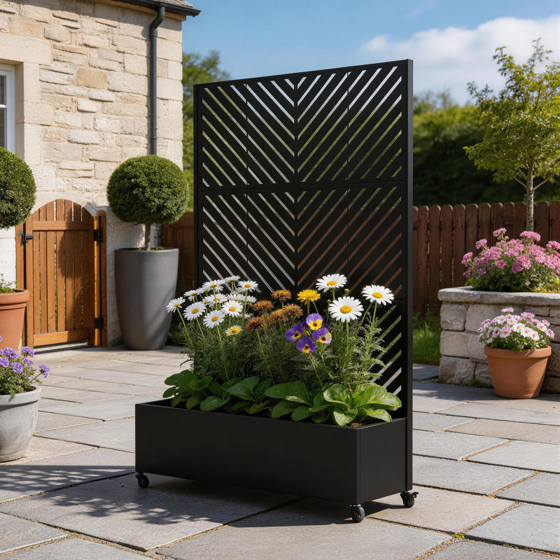 Boîte à fleurs en métal avec treillis et roues Orin, H 70,8 po x l 47,2 po x P 15,7 po, Black