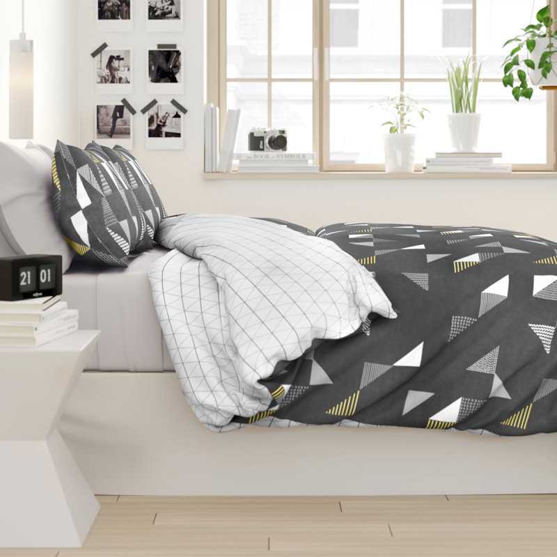 Elegant Geometric Duvet Cover with Pillowcases - Polycotton Bedding Set - Available in Single Double King, King, Grey