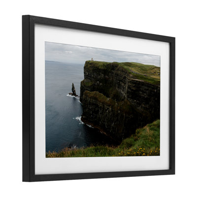 «Scenic Ireland Cliff», impression encadrée sous verre, conception de Jade Sharp Photo
