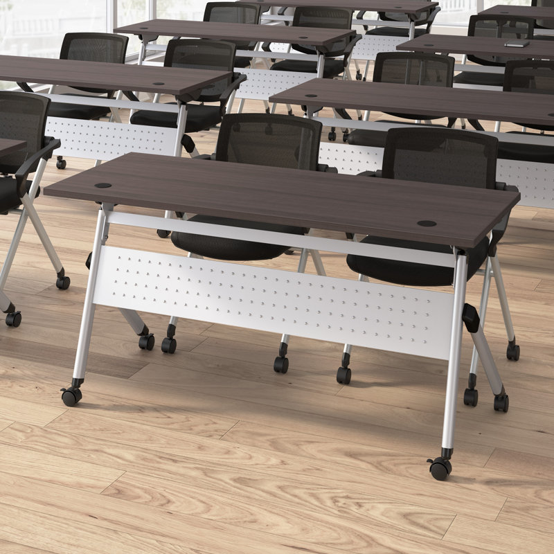 Table de formation et 2 chaises pliantes avec accoudoirs Bush Business Furniture Envision, H 30 po x L 72 po x l 23,5 po