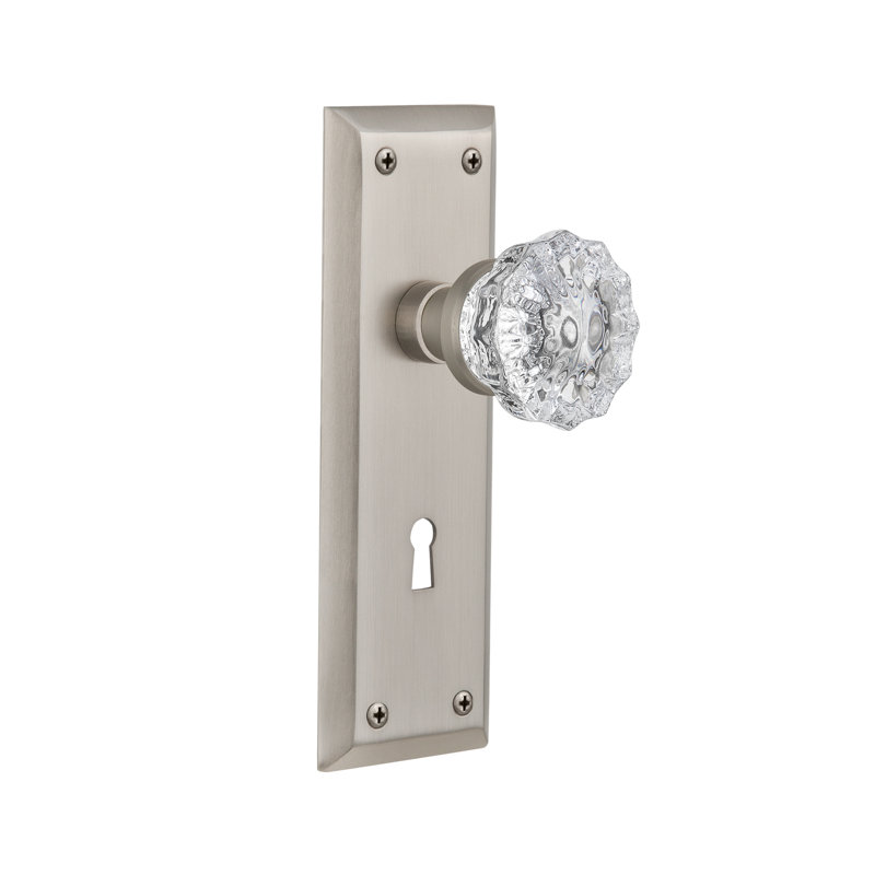Plaque New York avec trou de serrure décoratif et poignée de porte en cristal, 2-3/8 po, Nickel satiné