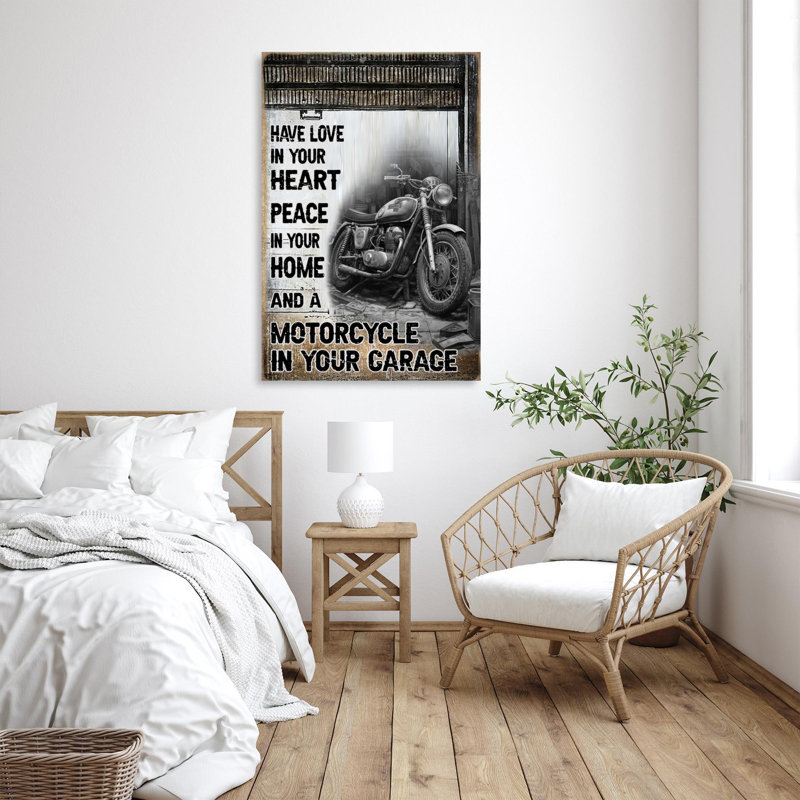 Motocyclette dans votre garage, impression sur toile, H 36 po x l 24 po x P 1,25 po