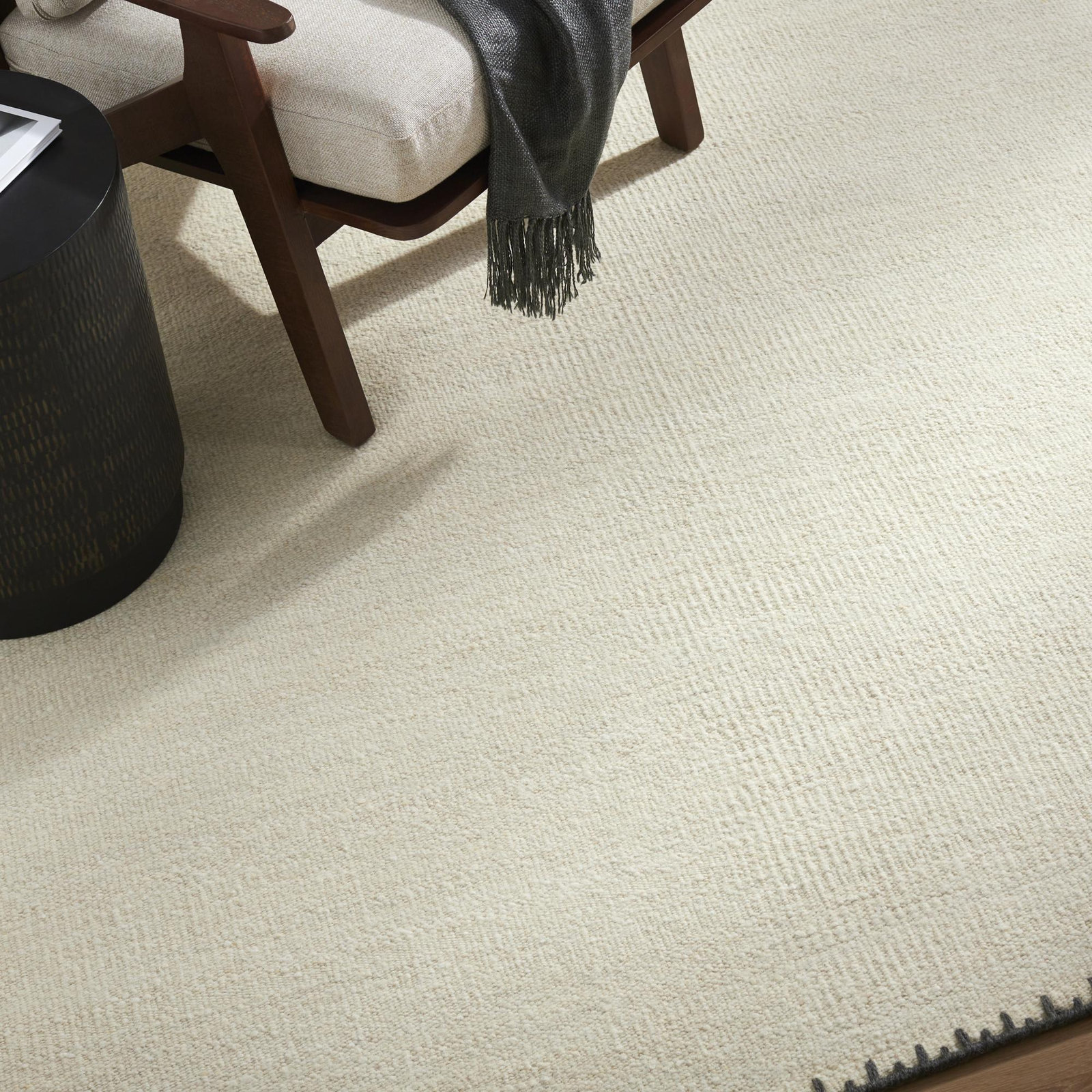Jayde Handmade Wool White Rug, Rectangle 2' x 3'