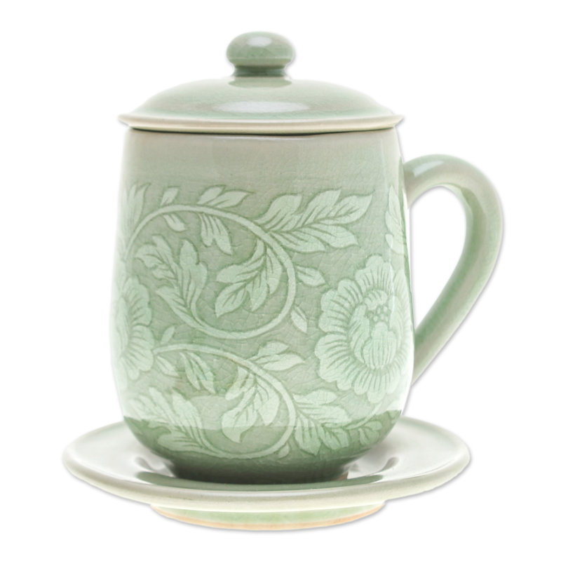 Pivoine de luxe Novica faite à la main avec tasse et soucoupe en céramique céladon vert
