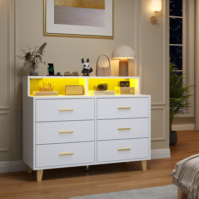 Commode 6 tiroirs de 47,2 po de largeur avec lumières DEL et station de charge, grande commode blanche avec casier de rangement ouvert, commode de chambre à coucher large moderne pour le salon, le couloir, l'entrée, blanc