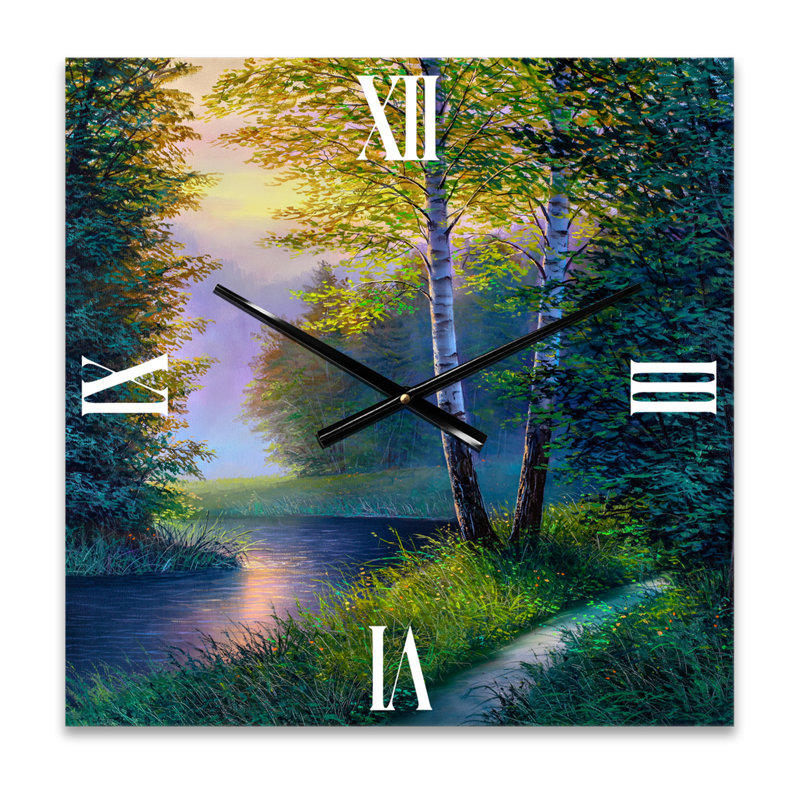Horloge murale matinale à travers la forêt de bouleaux, null