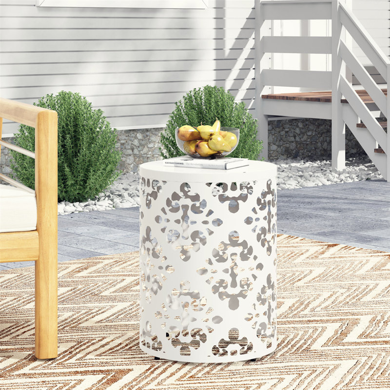 Table d'appoint d'extérieur en métal durable au design exquis pour une utilisation polyvalente
