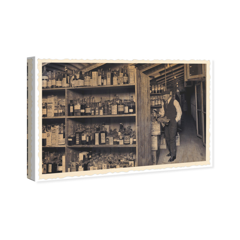 «All Ceux Old Bottles», reproduction de photo sur toile tendue, H 15 po x l 10 po, Toile tendue
