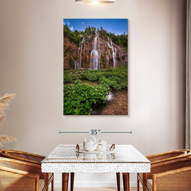 Cascade rocheuse d'Alvord dans le parc de Plitvice, H 48 po x l 32 po