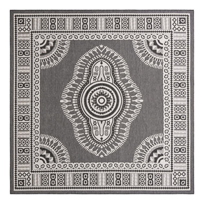 Indoor/Outdoor Traditional Area Rug