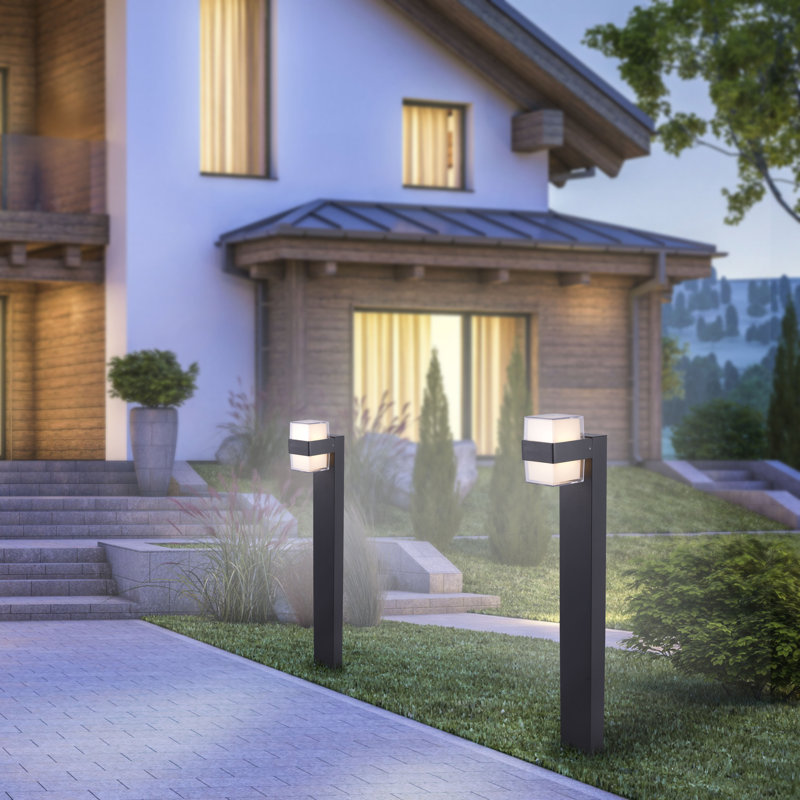 Brünhilde Integrated LED Metal Pathway Light