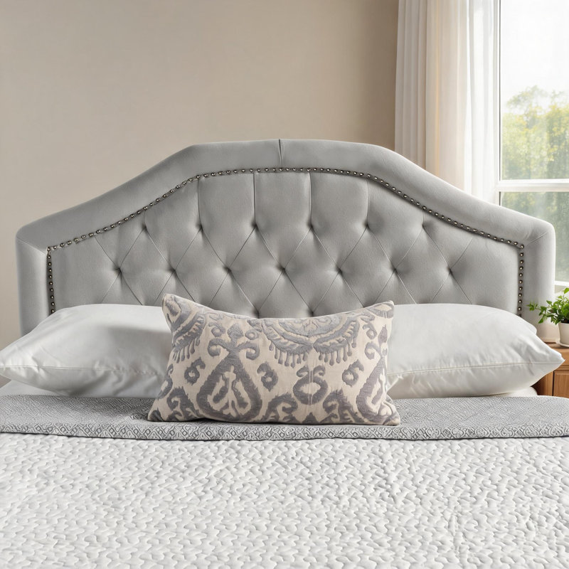 Tête de lit tapissier capitonnée avec garniture cloutée pour chambre à coucher