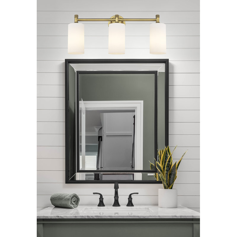 Éclairage pour meuble-lavabo mural 3 lumières Crown Point, Laiton brossé, Blanc mat