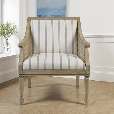 Élégant fauteuil d'appoint beige Isla: style transitionnel avec des accents de canne pour votre refuge parfait