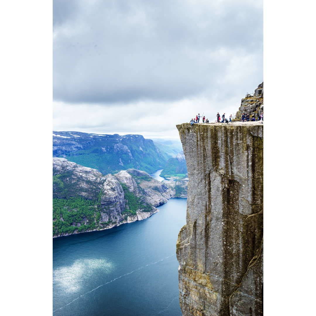 Lysefjord bei Preikestolen, Norwegen von CHUNYIP WONG - Druck ohne Rahmen auf Leinwand