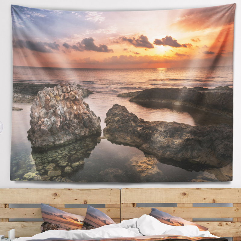 Tapisserie ruins jaune soleil over antique beach, H 32 po x l 39 po