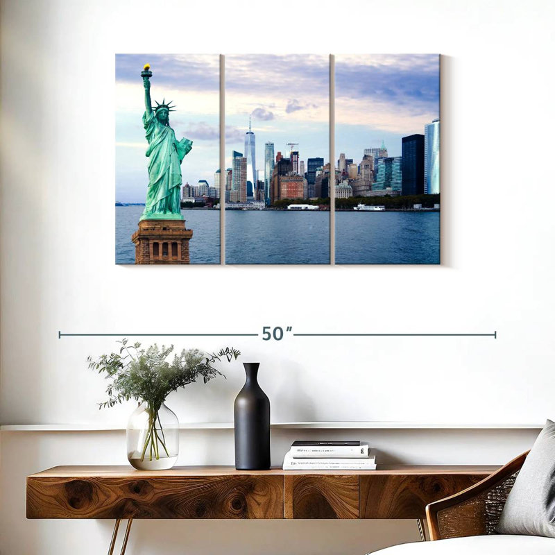 Sebbie NYC Wonders, 24" H x 38" W