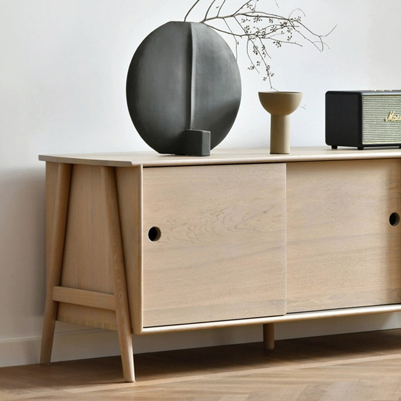 Buffet simple de style nordique moderne
