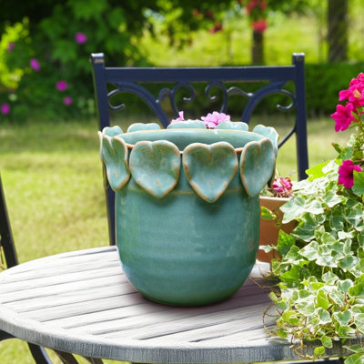 Stoneware Ceramic Planter with Sculpted Leaf Embellishments, Handcrafted Decorative Accent for Contemporary and Rustic Displays, Durable Artisan Pottery Design for Stylish Botanical Presentation