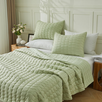 Dawson Seersucker 3 Piece Textured Quilt Set