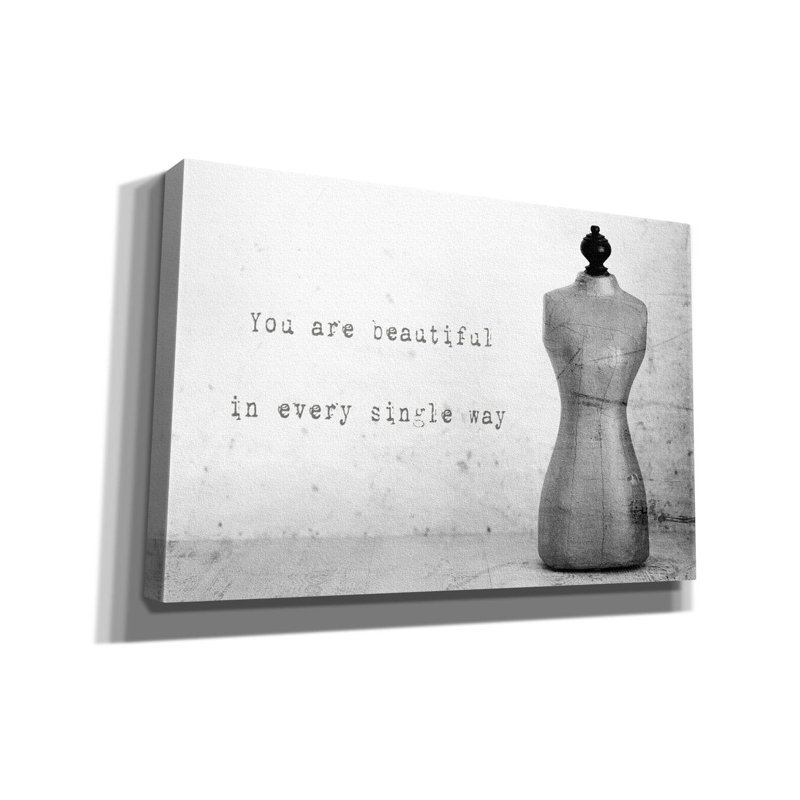 Mannequin avec citation par Tom Quartermaine, H 12 po x l 18 po