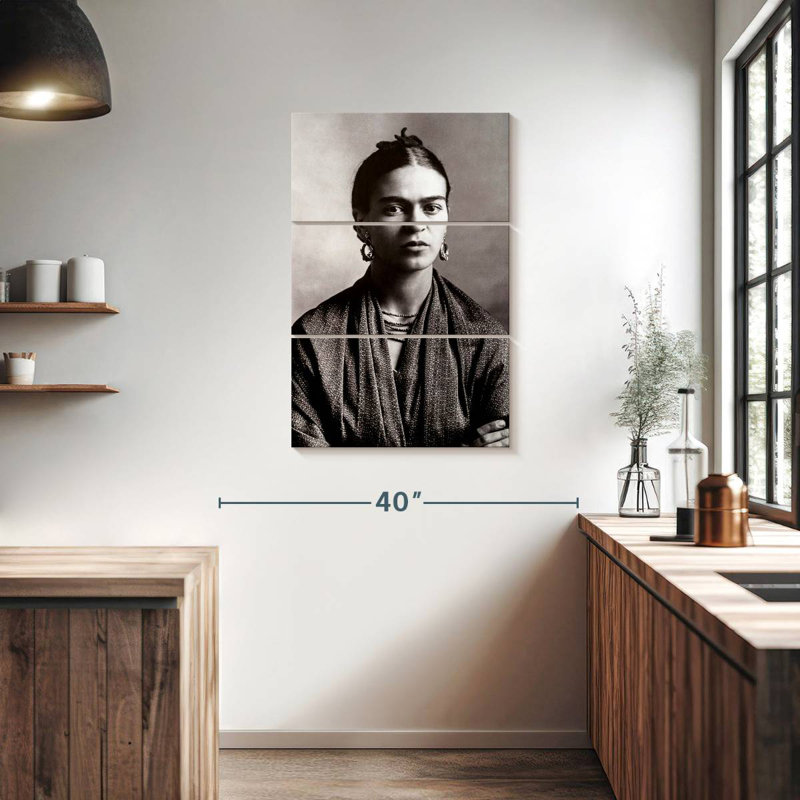 Portrait de Frida Kahlo, H 38 po x l 24 po