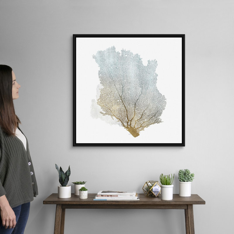 «Delicate Coral I» par Isabelle Z - reproduction d'art sur toile, H 32 po x l 32 po, Toile avec cadre flottant, Noir
