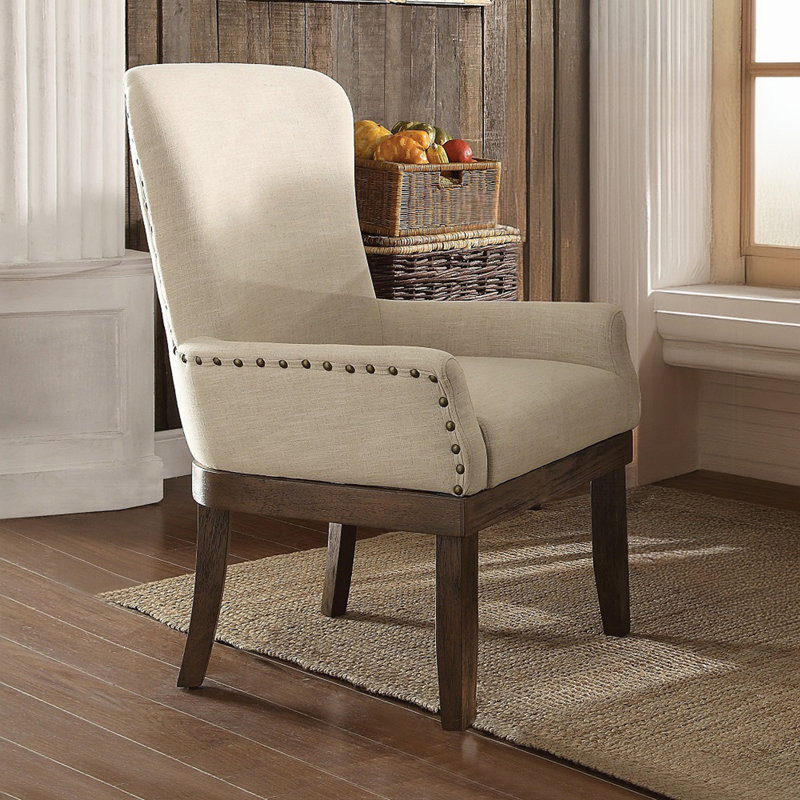 Fauteuil avec garniture cloutée