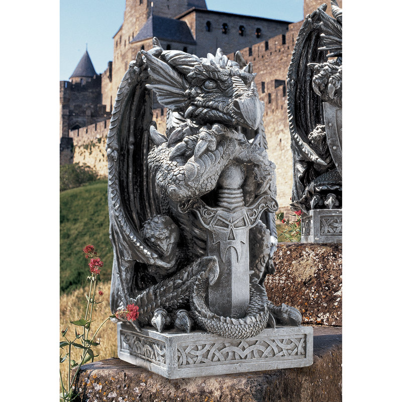 Statue de dragon arthurien